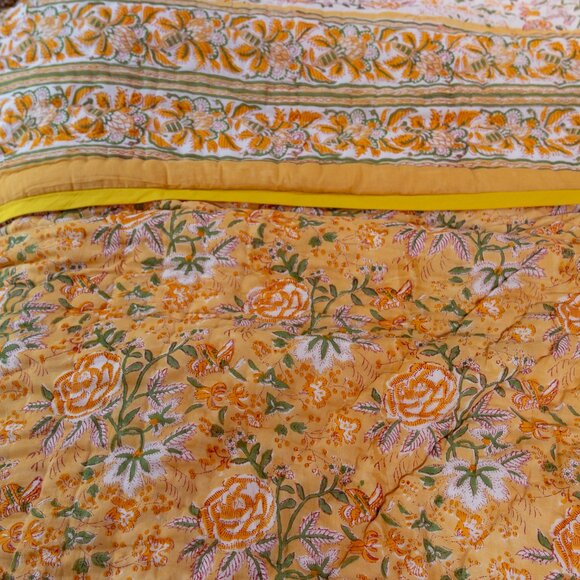 The Golden Aura Quilt